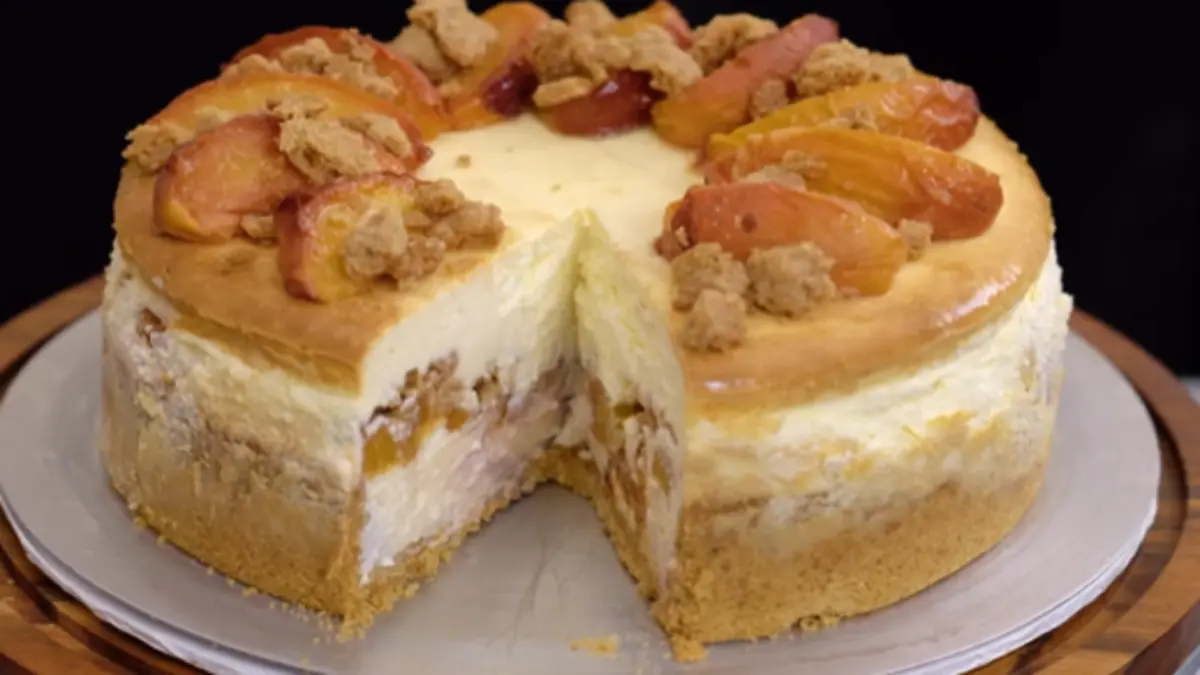 peach cobbler cheesecake