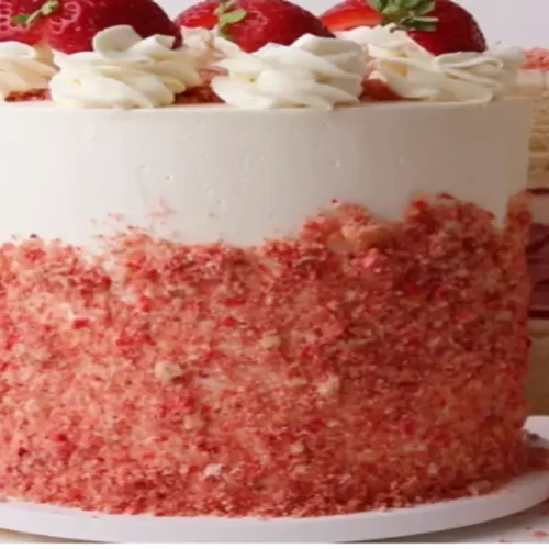 strawberry crunch cake